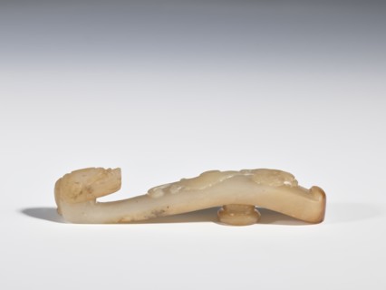Belt clasp, Chinese, dragons iconography, Qing 1644–1911, bas-relief handle with a projection at