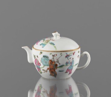 Teapot with a lid;, Chinese porcelain; Qing dynasty, Tongzhi period 1862–1874. Colored overglaze