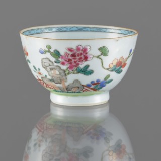 Bowl. Porcelain with white, transparent glaze with a bluish tint; decoration painted with overglaze