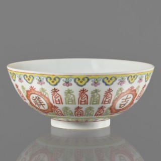 Bowl. Porcelain body with white glaze; decoration painted with overglaze enamel paints and iron red