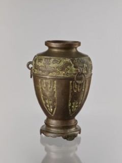 Vase on base, Chinese art, Chinese culture, Qing 1644–1911, ceremonial vessel, dragons iconography,