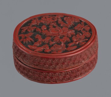 Box with lid, maker, Chinese; Qing dynasty 1644–1911, 19th century. Two-tone lacquer, red and black