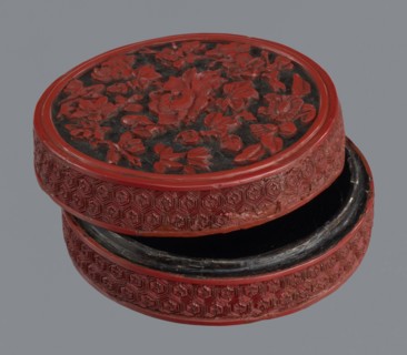 Box with lid, Chinese, Qing dynasty 1644–1911, 19th century. Two-tone lacquer red exterior, black