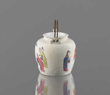 Teapot with a lid, Paderewski, Ignacy Jan 1860-1941 mentioned; Chinese art; Chinese culture; Qing