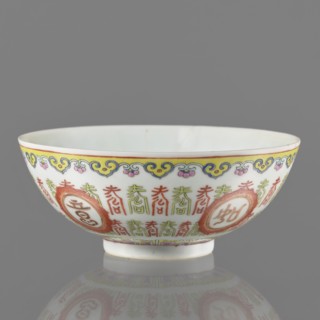Bowl. Porcelain body with white glaze; decoration painted with overglaze enamel paints and iron red