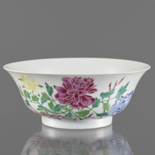Bowl., Gift; rocks. Chinese art; ceramics. Decorated with peonies in colored overglaze enamels on