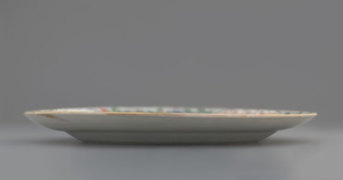 Plate. Porcelain fragment; white glaze. Decoration painted with overglaze enamel paints and iron