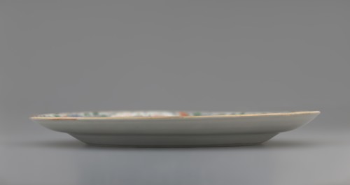 Plate. Porcelain fragment; white glaze. Decoration painted with overglaze enamel paints and iron