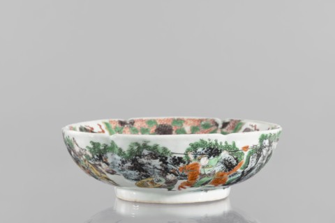 Bowl. Porcelain body with white, transparent glaze; decoration painted with overglaze enamel paints