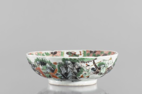 Bowl. Porcelain body with white, transparent glaze; decoration painted with overglaze enamel paints