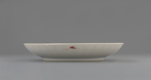 Plate. Porcelain fragment with white glaze; decoration painted with overglaze iron red depicting