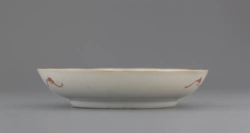 Plate. Porcelain fragment with white glaze; decoration painted with overglaze enamel paints