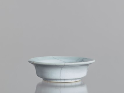Flowerpot saucer, Chinese ceramics, Qing 1644–1911, 19th century. Grey-blue glaze with cracklework;
