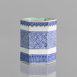 Bowl holder, Hexagonal prism-shaped container for incense or bowls, decorated with three stripes of