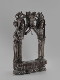 Stand, Chinese, Chinese art, figurative motifs, women, Qing 1644–1911, Stand for hanging a gong,