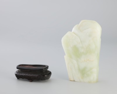 Small screen on a base, Chinese, Qing dynasty 1644–1911. Small screen with an oval cross-section