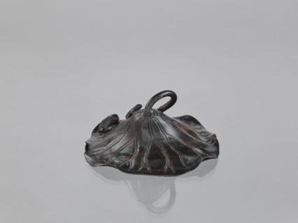 Lotus Leaf with Two Frogs, Ryûbundô,  craftsman author, Japanese culture, Japanese art, frogs,