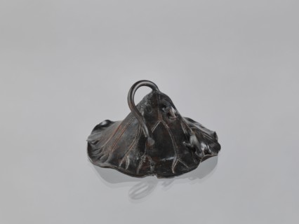Lotus Leaf with Two Frogs, Ryûbundô,  craftsman author; ; Japanese culture; Japanese art; frogs;