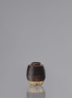 Dried tea container chaire, ; ceramics; chaire vessel; small, barrel-shaped, wheel-thrown grey clay