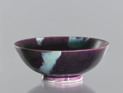 Bowl, ceramic vessel, Qing dynasty 1644–1911, 18th–19th century, China. Purple glaze with celadon