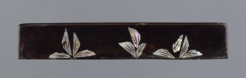 Lid made of black lacquer inlaid with mother-of-pearl, 19th century, Qing dynasty 1644–1911, China;