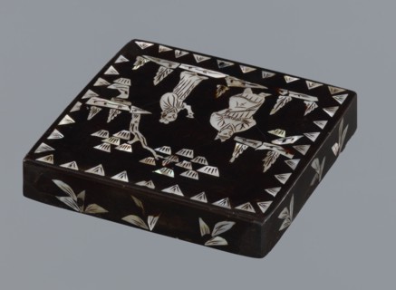 Lid, made of black lacquer inlaid with mother-of-pearl, 19th century, Qing 1644–1911, China;