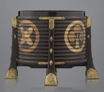 Container hokai for shells for the game kai awase;, Japanese; Meiji 1868–1912 and Edo 1603–1868