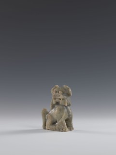 Seated lion, Chinese, lion fo iconography, Qing dynasty 1644–1911. Figurine carved in soapstone