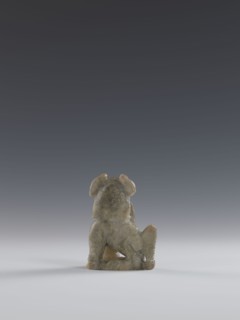 Seated lion, Chinese, lion fo iconography, Qing dynasty 1644–1911. Figurine carved in soapstone