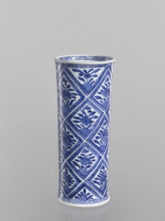 Vase, Chinese, blue-and-white porcelain, ceramics; cylindrical vessel with geometric and floral