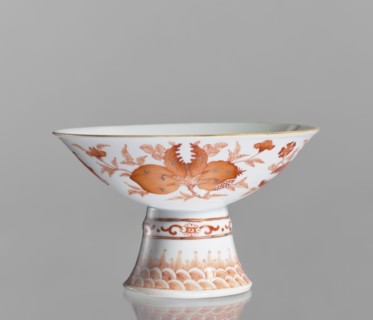 Platter, Chinese, ceramics; colored porcelain decorated with pomegranates, bats, peaches, and