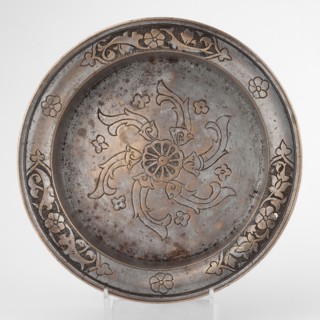 Bowl, Islamic art; metal bowl with flat bottom, low straight wall and slightly rounded rim;