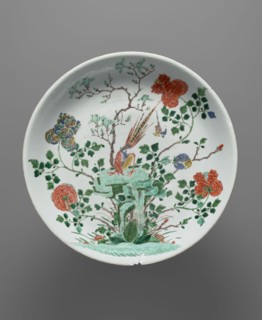 Platter, decorated with pheasants and flowers in colored porcelain, Qing dynasty 1644–1911,