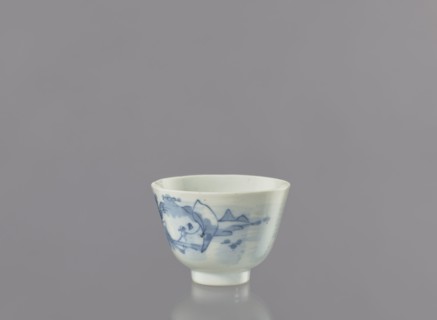 Bowl, Japanese art; porcelain bowl widening toward the top on a 0.5 cm foot. Decorated with a