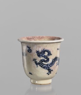 Bowl, Chinese, 19th century. Blue-and-white porcelain with cracklework decoration depicting