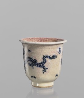 Bowl, Chinese, 19th century. Blue-and-white porcelain with cracklework decoration depicting