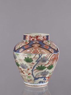 Vase tsubo, Japanese, decorated with flowers, plant ornaments, phoenixes, geometric ornaments,
