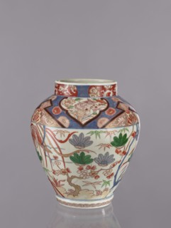 Vase tsubo, Japanese, Imari colored porcelain, Arita, ca. 1720–1740, vessel with phoenixes,