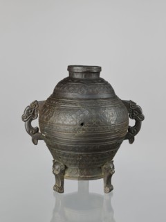 Dui-type vessel with a lid, censer; Chinese, Qing dynasty 1644–1911, 19th century, made in China.