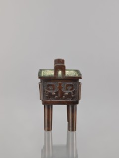 Fangding incense burner, Narozno Eckersdorf, Chinese, Qing dynasty 1644–1911, 18th century. Bronze