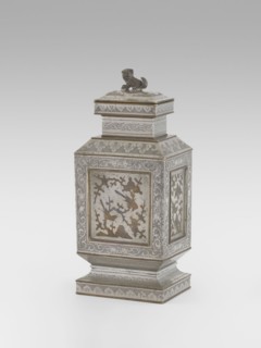 Teapot with a lid, Teapot with a profiled foot and neck, with a rectangular lid topped with a