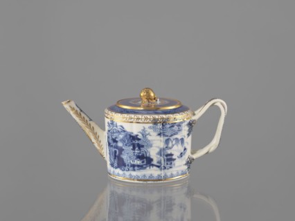 Teapot with a lid, Chinese, Qing dynasty 19th century, 1644–1912, blue-and-white porcelain teapot