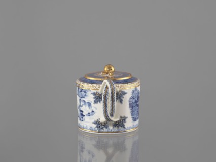 Teapot with a lid, maker, Chinese, Qing dynasty 19th century, 1644–1912; blue-and-white porcelain