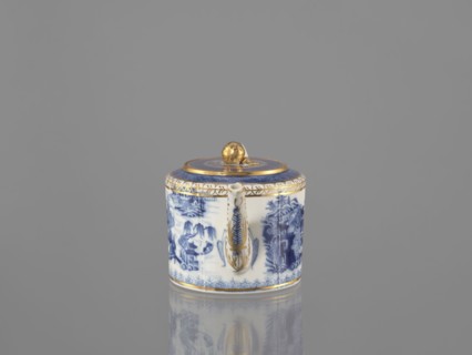 Teapot with a lid, Chinese, Qing dynasty 19th century, 1644–1912, blue-and-white porcelain teapot,