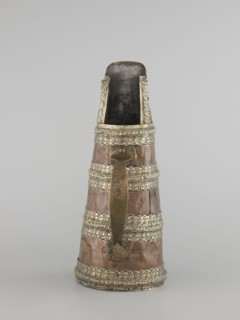 Tea pot, 19th century, Tibet. Teapot/kettle; vessel tapering towards the top with brass handle and
