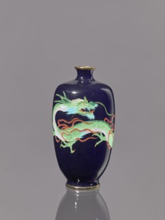 Vase, cloisonné enamel on silver, Meiji period 19th/20th century, Japan. Vase on a low ring-shaped