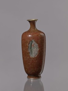 Vase with a narrow neck, flaring at the spout; decoration on a brown-brick background. Kinseki