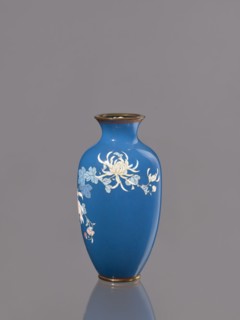 Vase with chrysanthemums, ca. 1900 Meiji 23, Japan, Nagoya; cloisonné enamel vessel; height 18.0