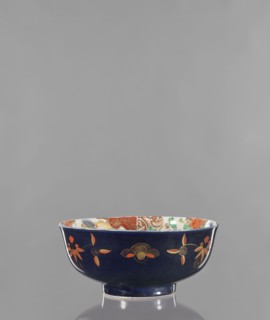 Bowl, Japanese, 2nd half of the 19th century, Arita. Colored porcelain vessel decorated with