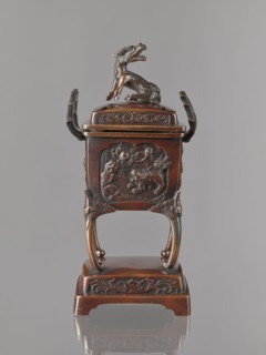 Incense burner koro with cover;, Incense burner in the shape of a cuboid box on four slightly